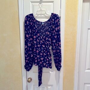 Old Navy Floral Wrap Top - Navy Blue
Very flattering